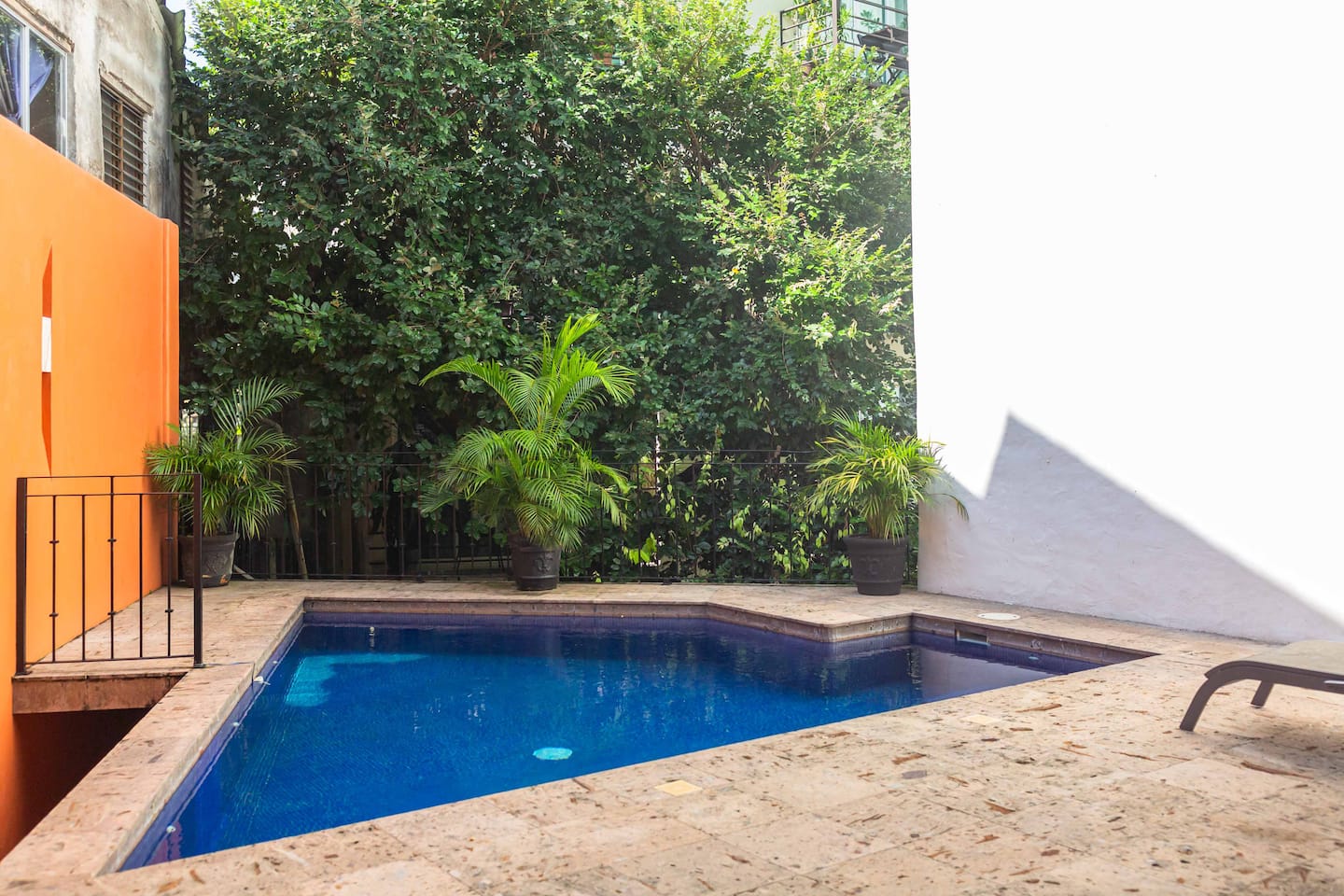 Alberca compartida del edificio