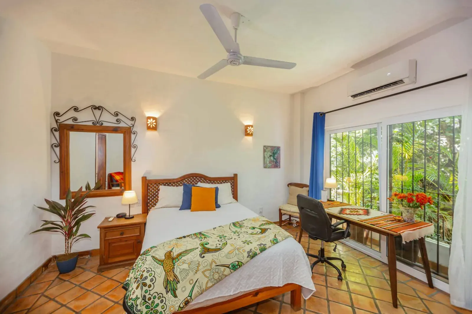 Main bedroom detail
